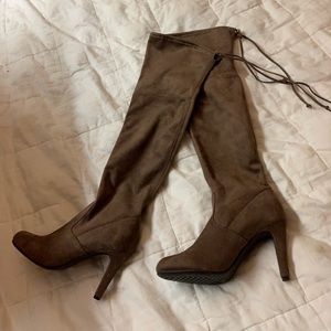 Size 6 Tan/brown Rialto heeled boots